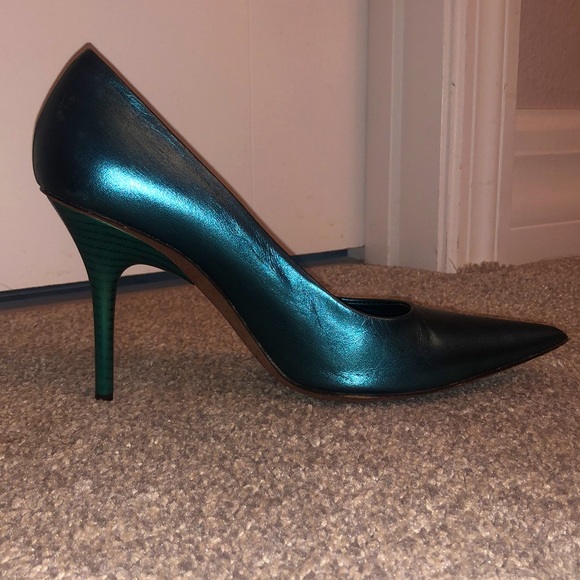 Metallic teal mermaid pumps size 6 🧜🏽‍♀️🤍 - Picture 9 of 17